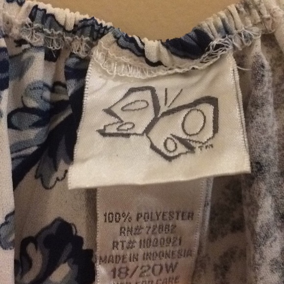 Blue and White Floral Top - Picture 2 of 3